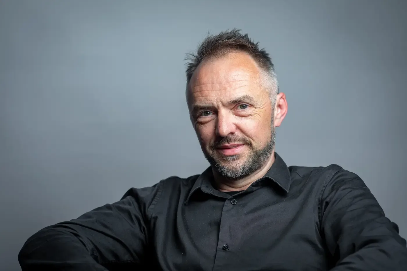 Laurent Lemaigre dans le studio d'interview R-Shoot Studio à Laon